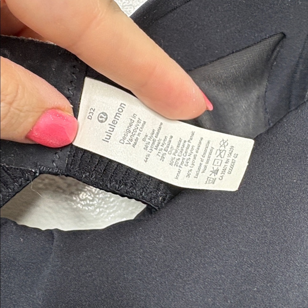 Lululemon Black Full Support Convertible Sports Bra Women Size D32 BLEMISH - Picture 3 of 6